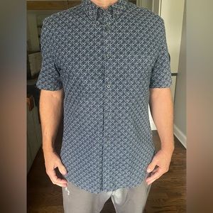 Men’s size large shirt like new condition. Worn once.